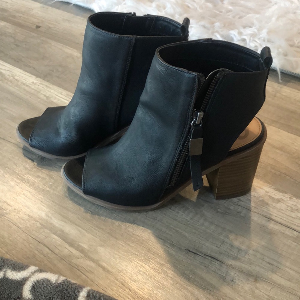 Woman’s black heels